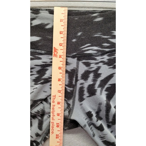 Nike Dri-Fit Black Gray Animal Print Crop Capri Compression Leggings Womens XS - Picture 4 of 9